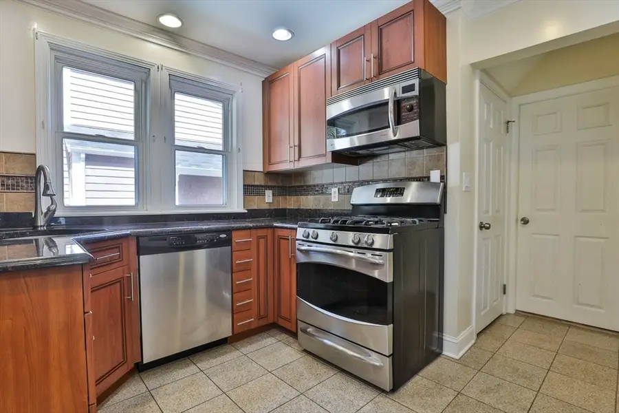 14 Crown St, Milton, MA 02186 - #3