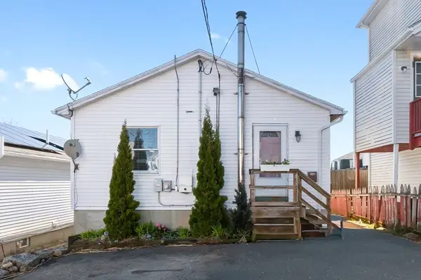 4 Alpine Ct, Gloucester, MA 01930