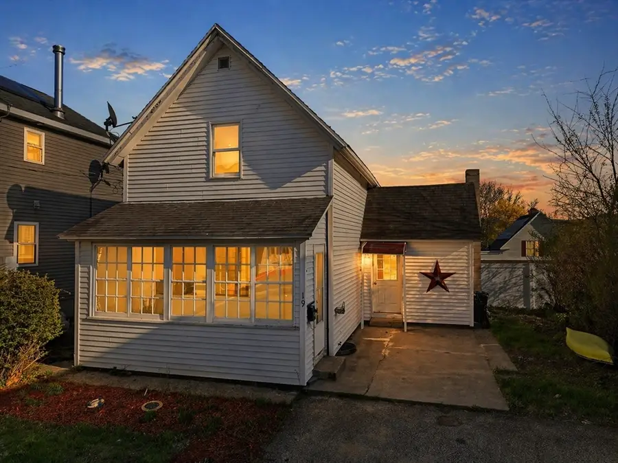 19 Essex St, Athol, MA 01331 - #2