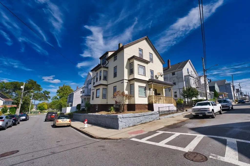 4 Oliver St, Fall River, MA 02724 - #1