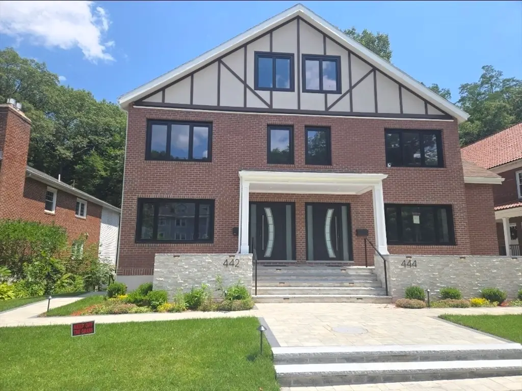 444 Lowell Ave #444, Newton, MA 02460 - #1