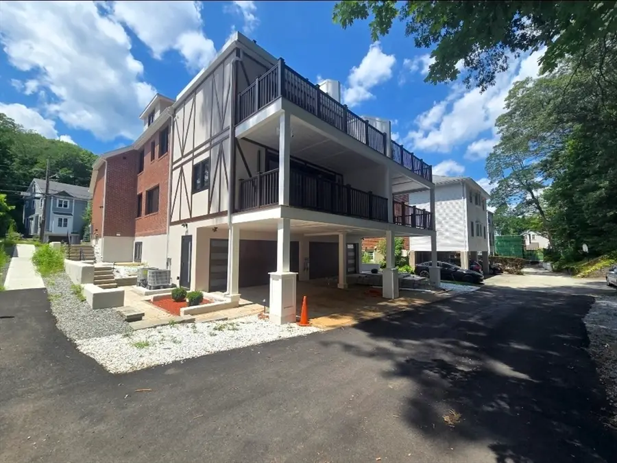 444 Lowell Ave #444, Newton, MA 02460 - #3