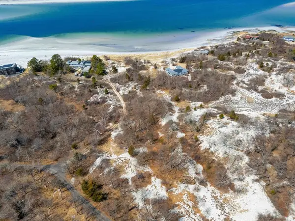 19 Two Penny Ln, Gloucester, MA 01930