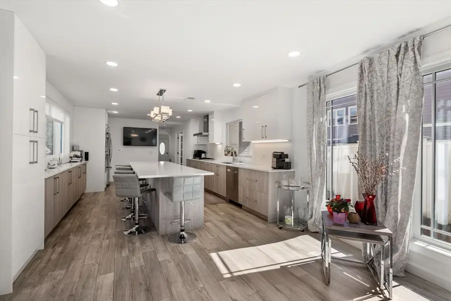 581 California St, Newton, MA 02460 - #3