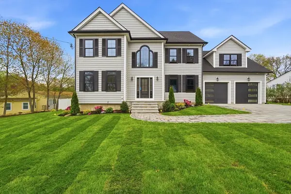 23 Day Cir, Woburn, MA 01801