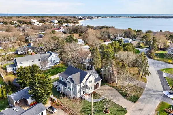 88 Pine Cone Dr, Yarmouth, MA 02673