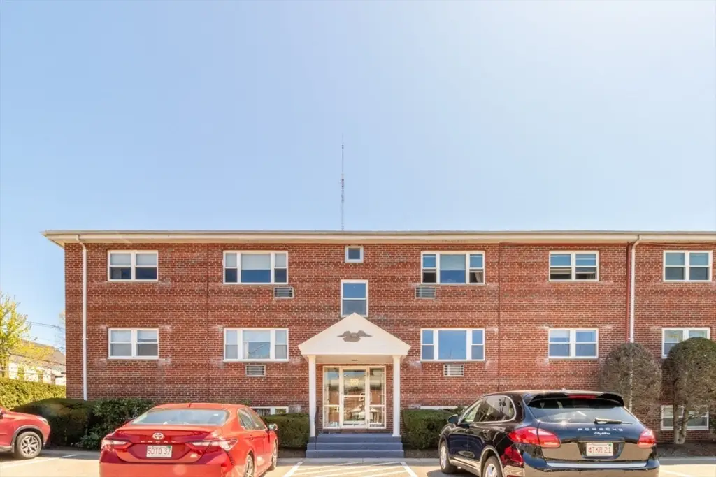 1075 Chestnut St #6, Newton, MA 02464 - #1