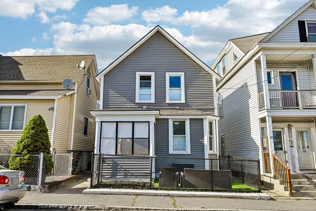 19 Sheldon St, Lowell, MA 01851 - #1