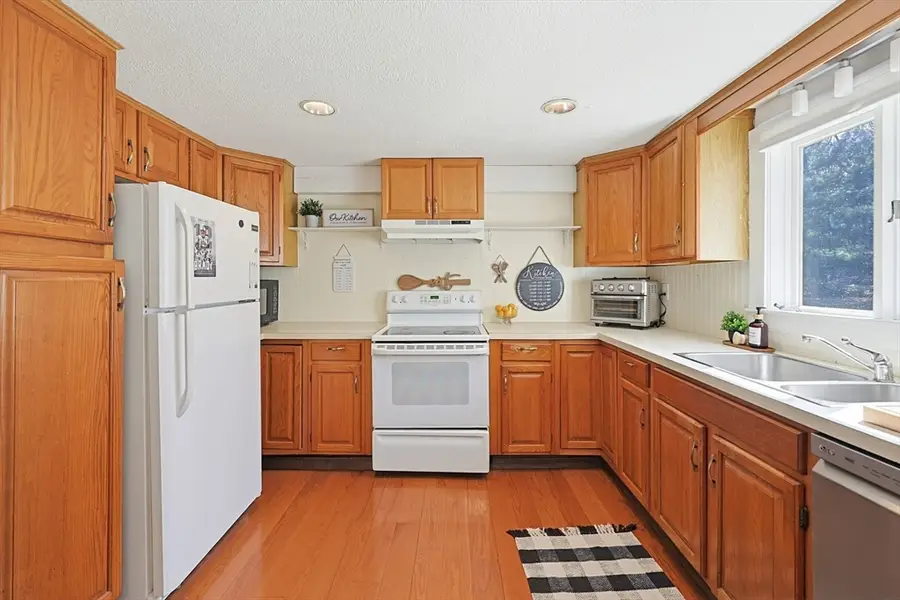 6 Hillside Road, Plainville, MA 02762 - #3