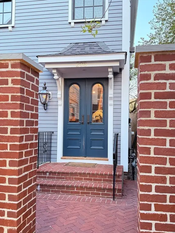 208 Windsor Street, Cambridge, MA 02139 - #3