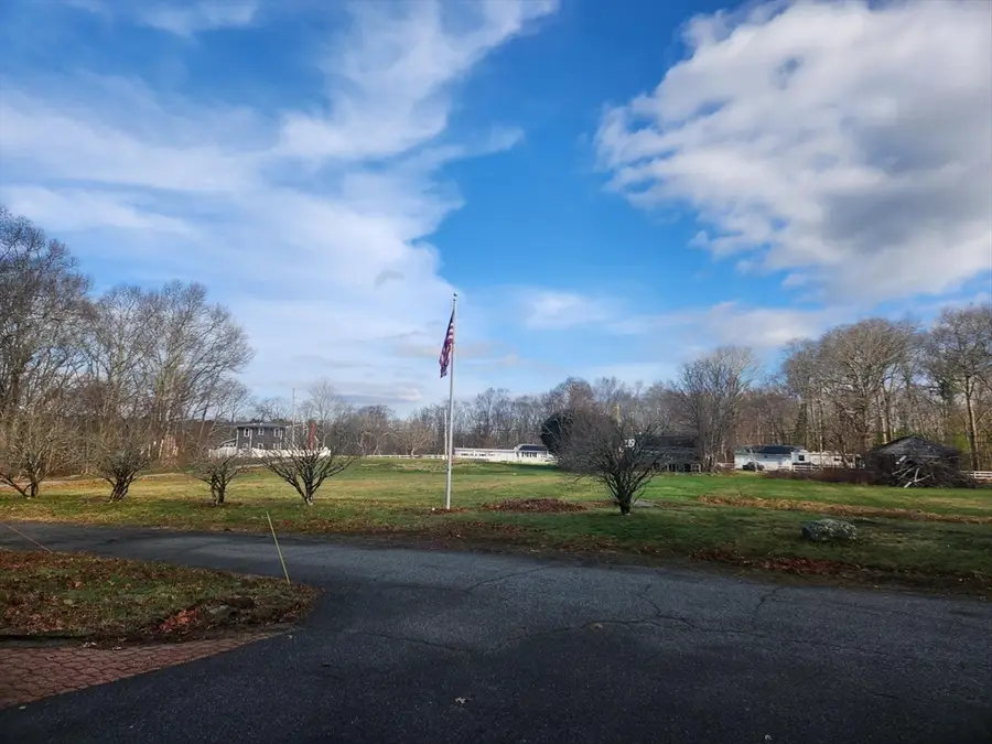 700 Locust St, Swansea, MA 02777 - #3
