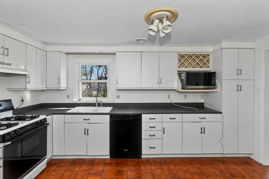 24 Willow Brook Dr, Agawam, MA 01001 - #3