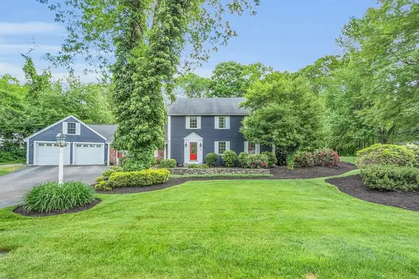 1 Garrison Heights Dr, Oxford, MA 01540