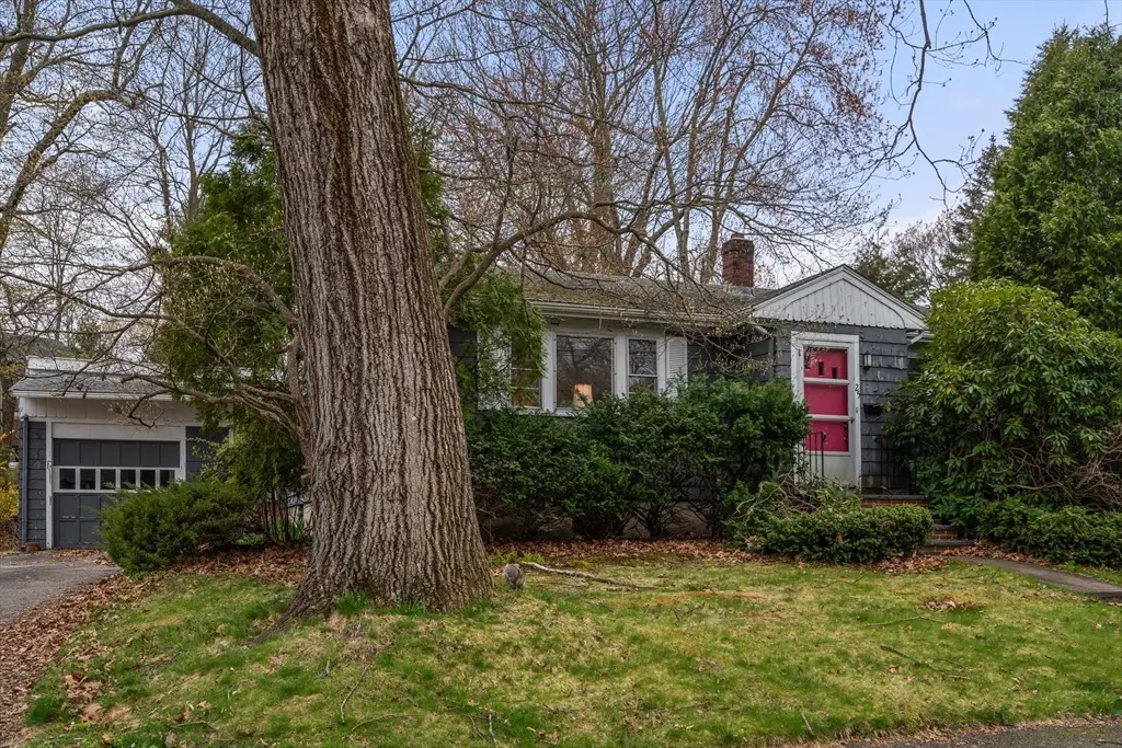25 Spruce St, Milton, MA 02186 - #1