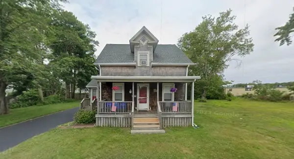 9 Summit Ave, Dartmouth, MA 02747