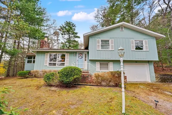 14 Lakewood Dr, Mashpee, MA 02649