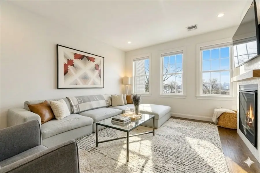27 Suffolk St #2, Chelsea, MA 02150 - #3