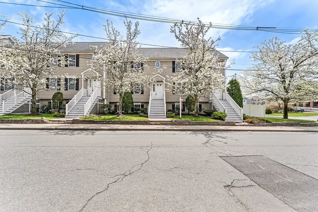 30 Russell St #5, Waltham, MA 02453 - #1