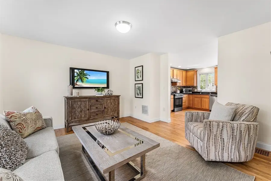 30 Russell St #5, Waltham, MA 02453 - #3