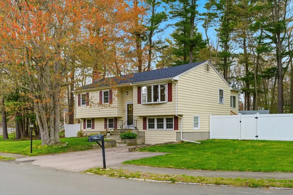 8 Bicknell St, Foxboro, MA 02035 - #1
