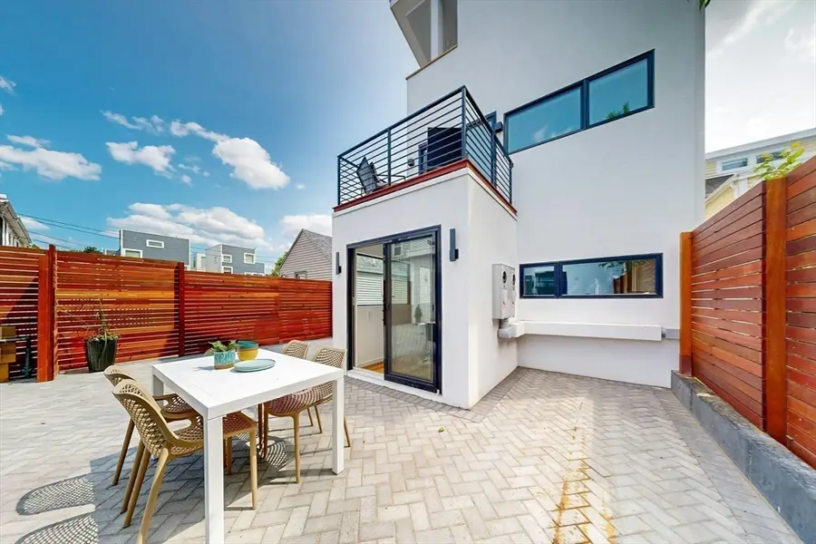 131 Charles Street #R, Cambridge, MA 02141 - #2