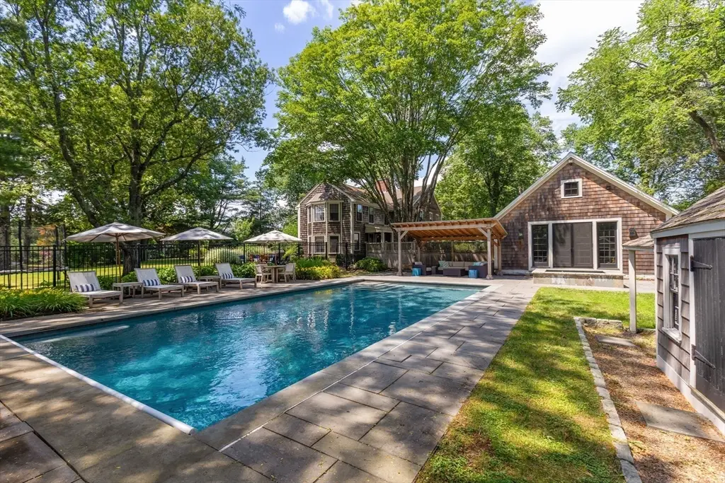 29 Pleasant St, Hingham, MA 02043 - #1