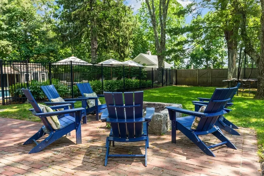 29 Pleasant St, Hingham, MA 02043 - #2