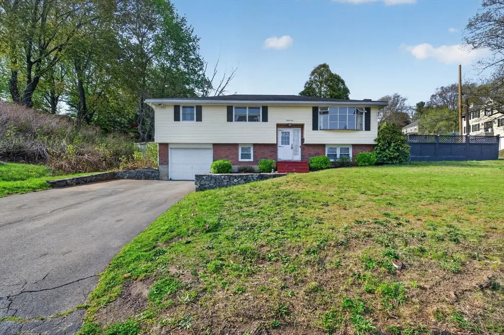 34 E 6th St, Lowell, MA 01850 - #1
