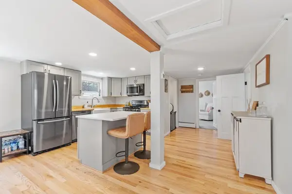 84 Hammond St, Rowley, MA 01969