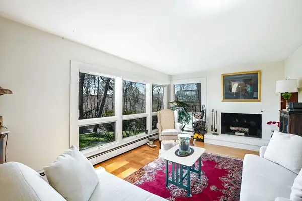 33 Lorraine, Falmouth, MA 02536