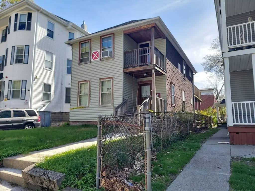 63 Charlotte St, Worcester, MA 01610 - #1