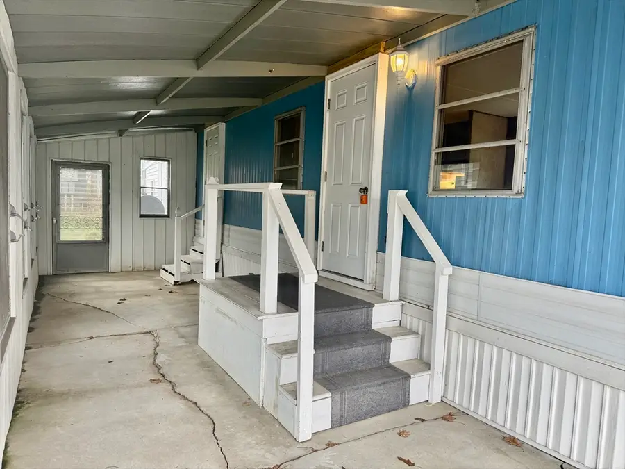 38 Lark Dr, Chicopee, MA 01020 - #2