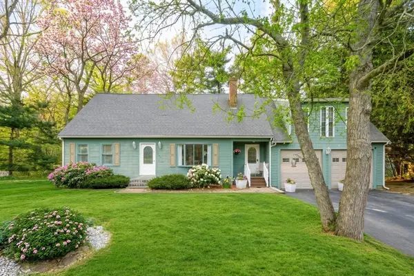 260 Shag Bark Rd, Taunton, MA 02780