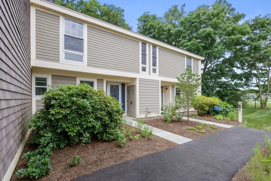 11 Oak St #15, Wellesley, MA 02482 - #3