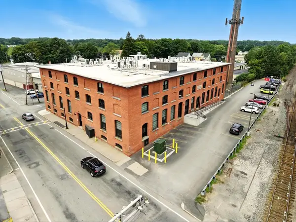 55 Sterling St #103, Clinton, MA 01510