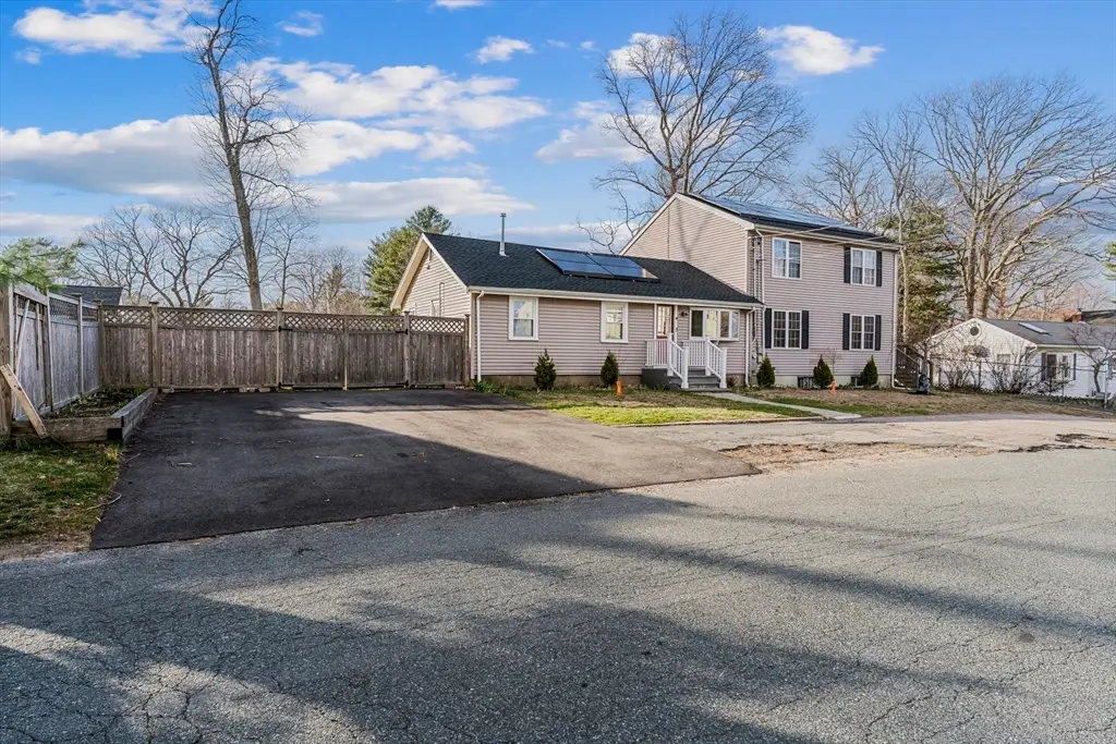 21 Dale Rd, Holbrook, MA 02343 - #1