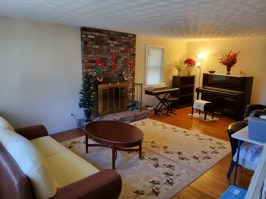 1696 Liberty St, Braintree, MA 02184 - #3