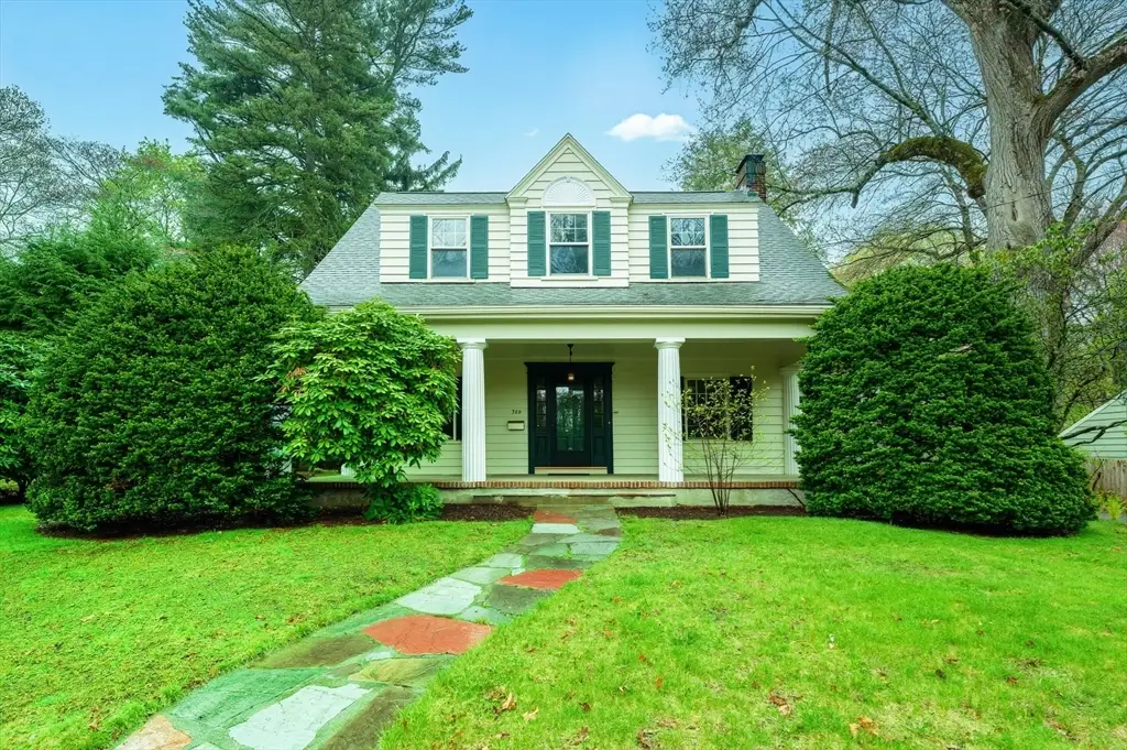 320 Quinobequin Rd, Newton, MA 02468 - #1
