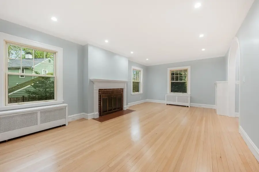 320 Quinobequin Rd, Newton, MA 02468 - #3