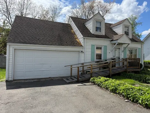 17 Royal St, Agawam, MA 01030