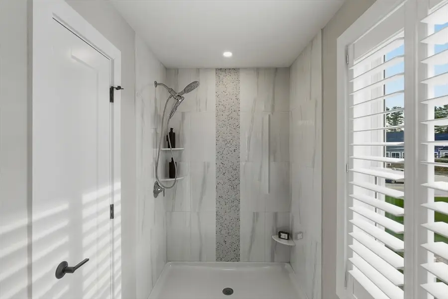38 Elise Avenue #19, Londonderry, NH 03053 - #2