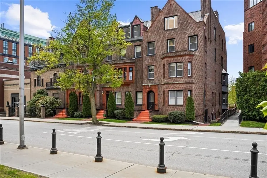 40 Elm St #1, Worcester, MA 01609 - #3