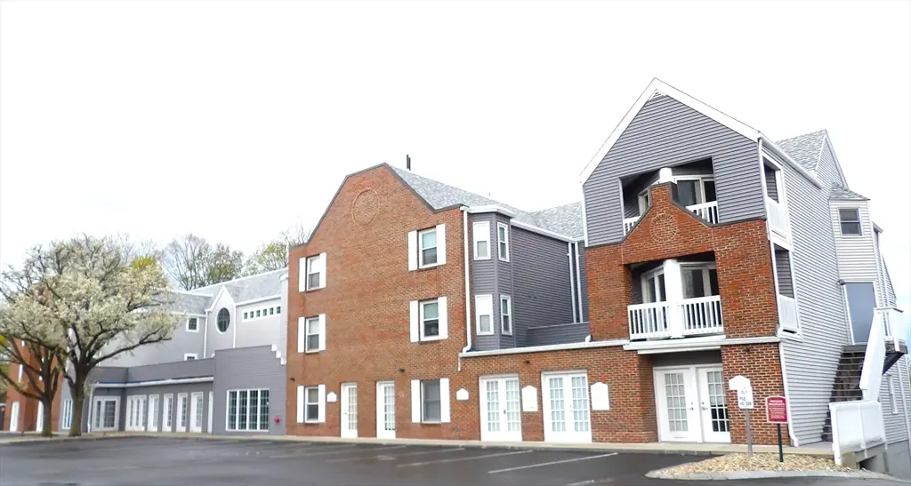 212 Humphrey St #202, Marblehead, MA 01945 - #1
