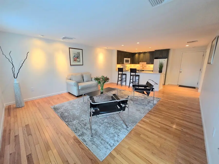 212 Humphrey St #202, Marblehead, MA 01945 - #2