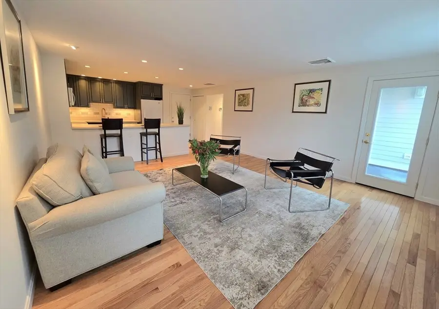 212 Humphrey St #202, Marblehead, MA 01945 - #3