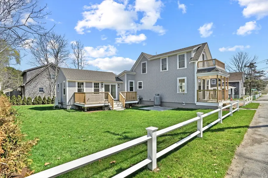 33 Vineyard Ave, Oak Bluffs, MA 02557 - #2
