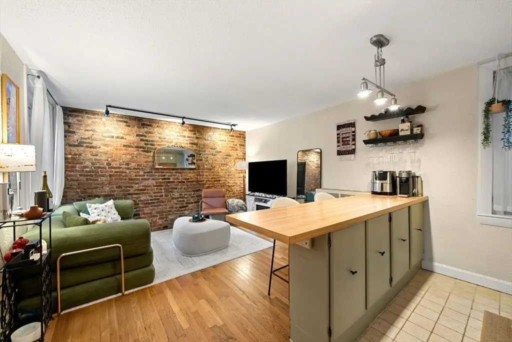 10 Henchman St #2R, Boston, MA 02113 - #1