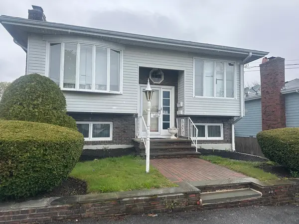 122 Lantern Rd, Revere, MA 02151
