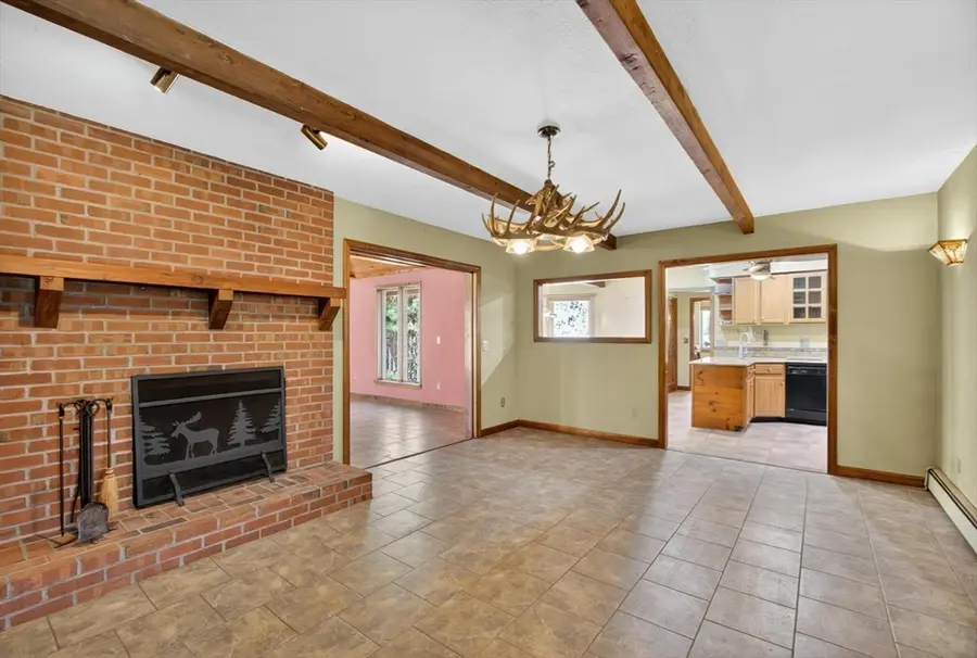18 Laurel Ln, Princeton, MA 01541 - #3