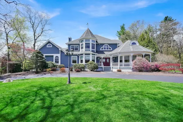 90 Southwood Dr, Ludlow, MA 01056